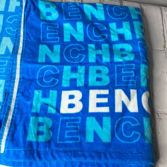 Bench Oversized Beach Towel - Picture 5 of 7